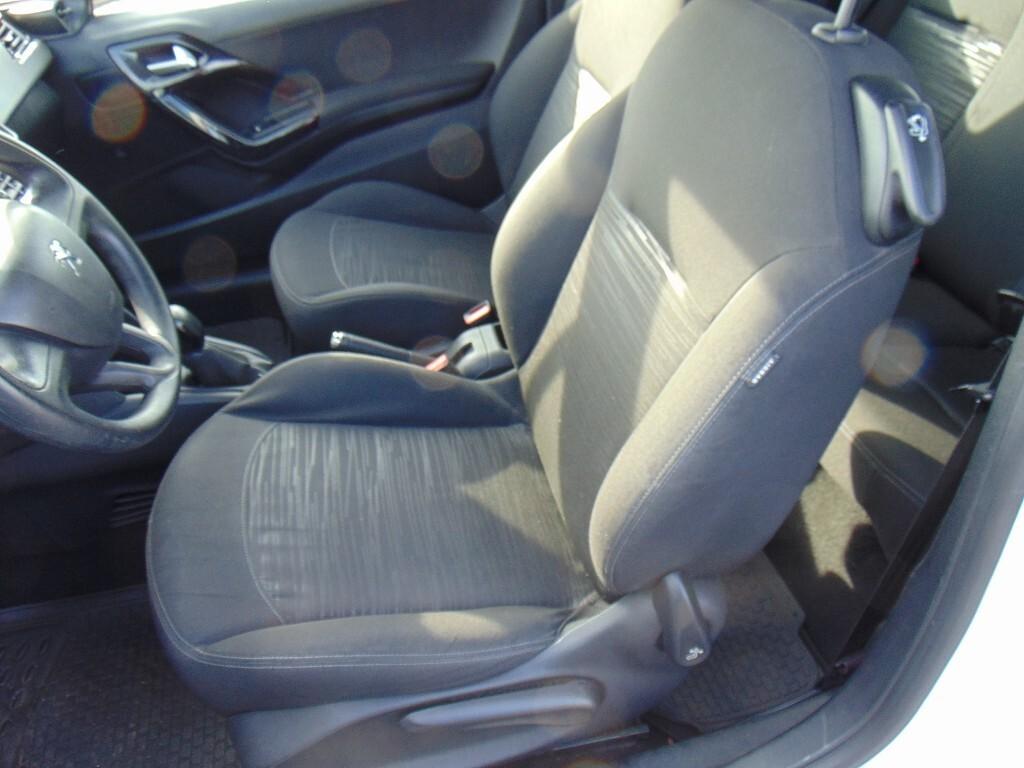 peugeot 208 1,2 benzina