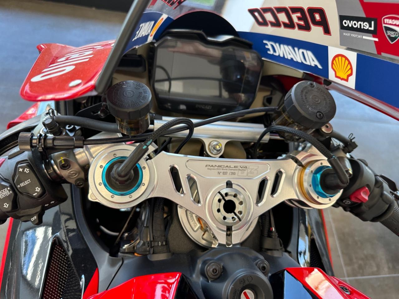 Ducati Panigale V4 BAGNAIA 2022 World Champion Replica - n. 37 di 260