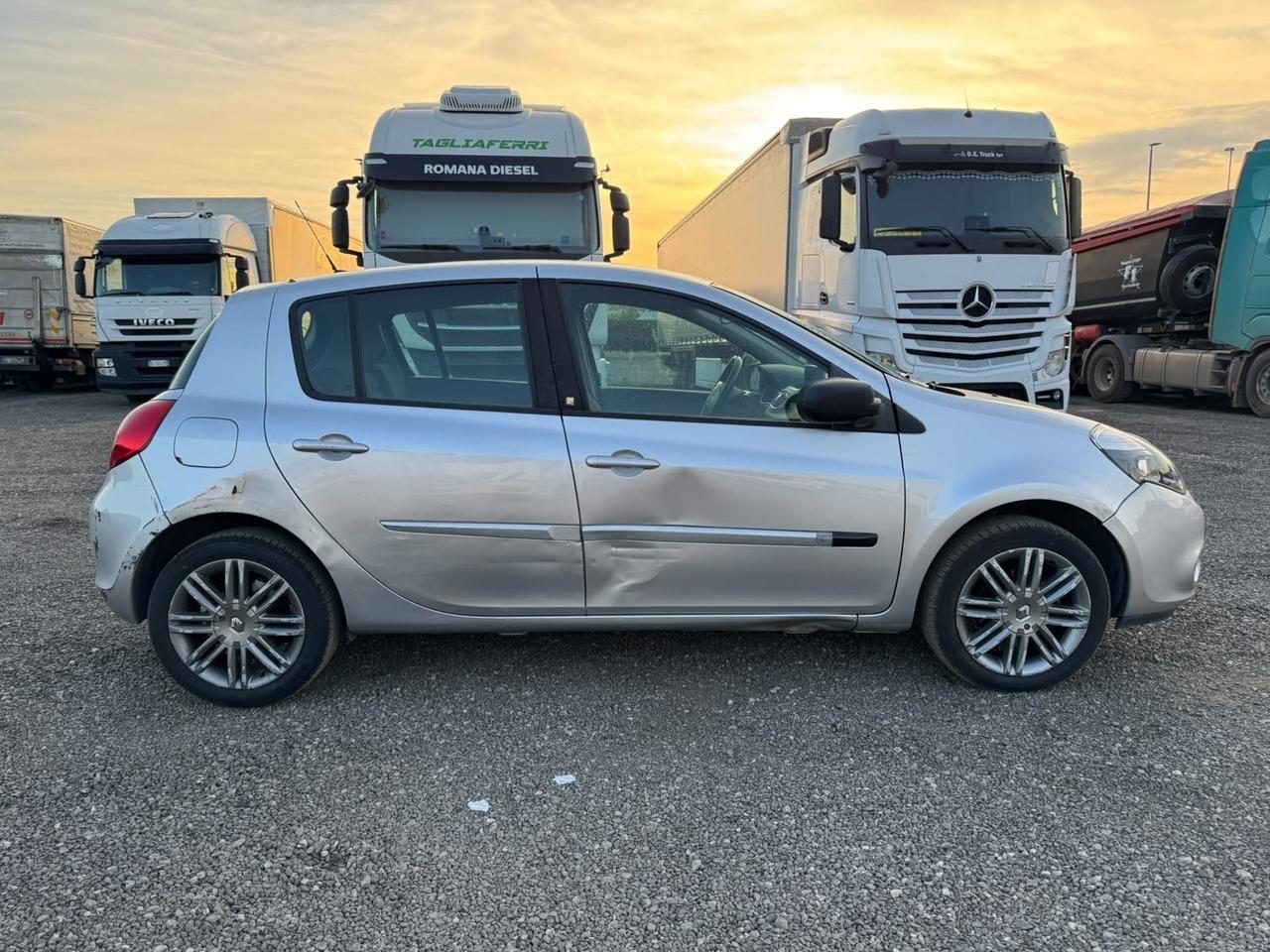 Renault Clio 1.2 16V 5 porte Dynamique