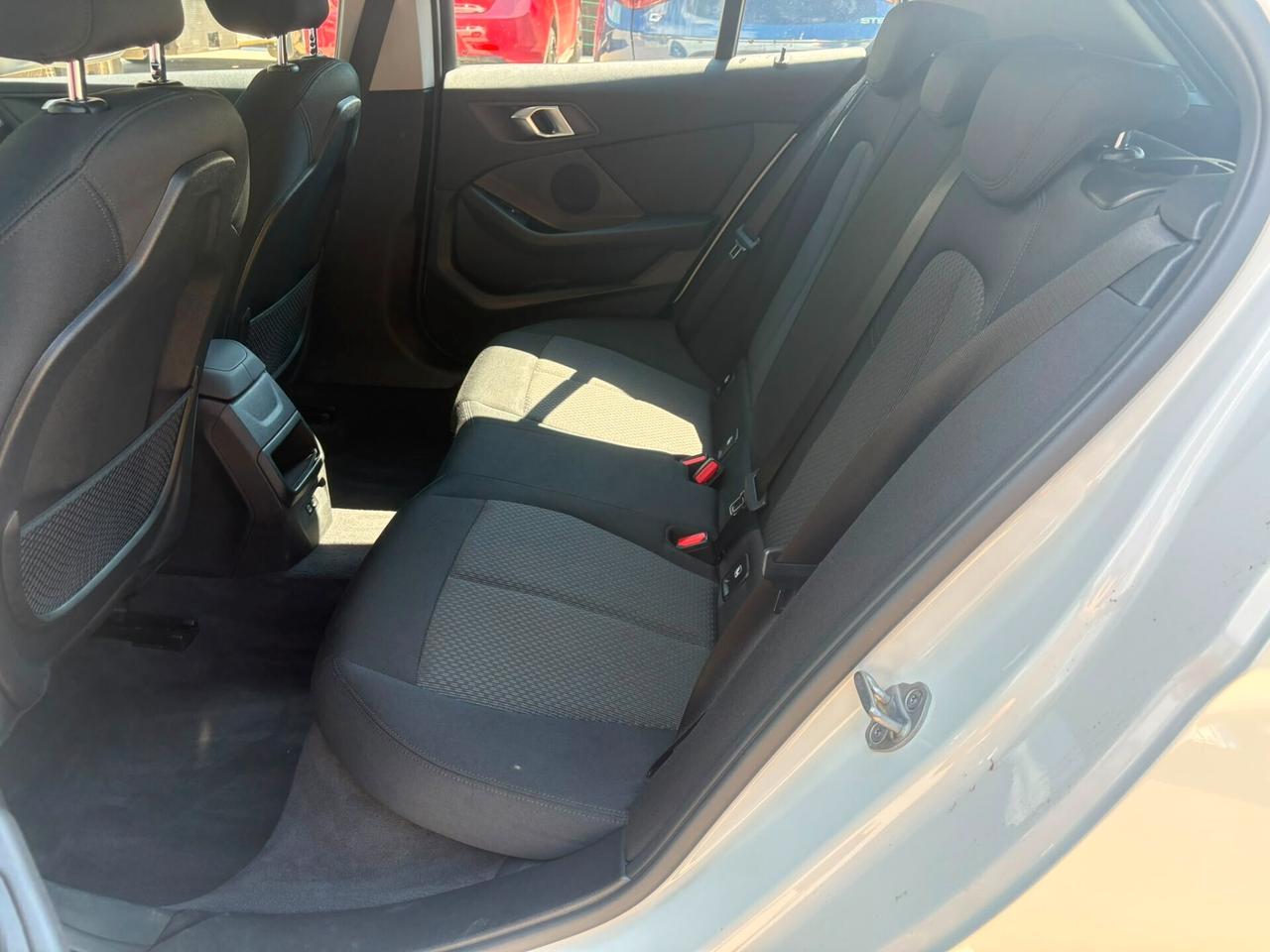 Bmw 116 116d 5p. Business Advantage