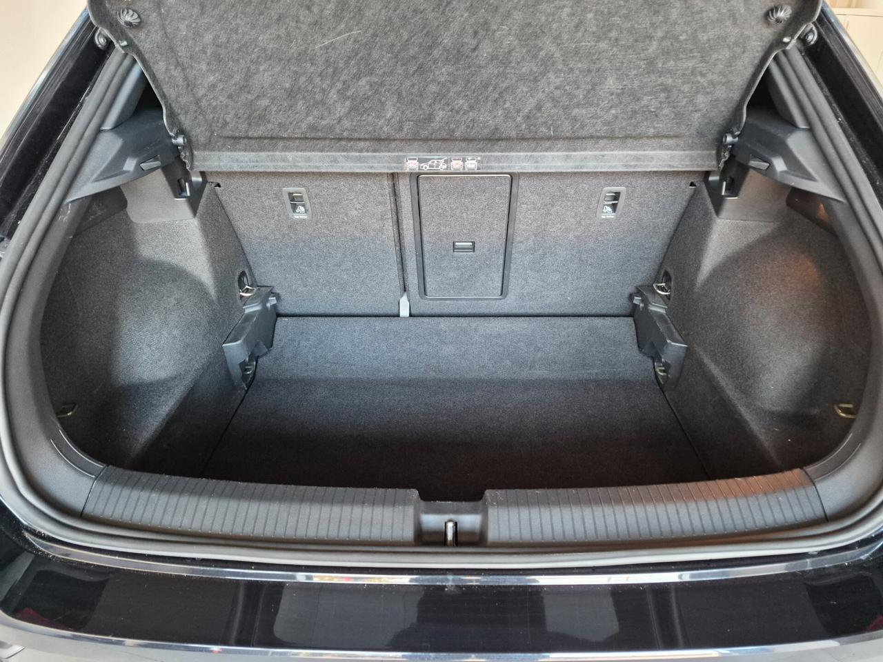 Volkswagen T-Roc 1.5 TSI (BENZINA) R-LINE SPORT LED COCKPIT PRO RETROCAM. CARPLAY 18"