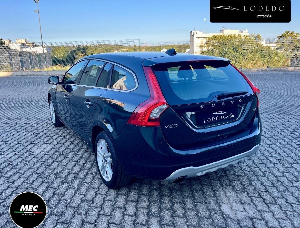 Volvo V60 D3 Momentum - 2013