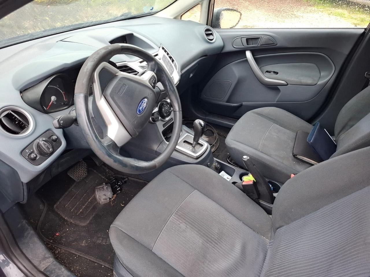 FORD FIESTA TITANIUM AUTOMATICA SINISTRATA