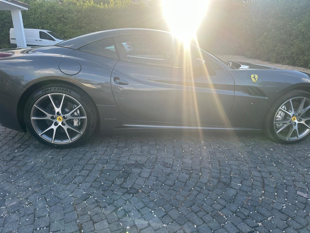 Ferrari California DCT grigio silverstone