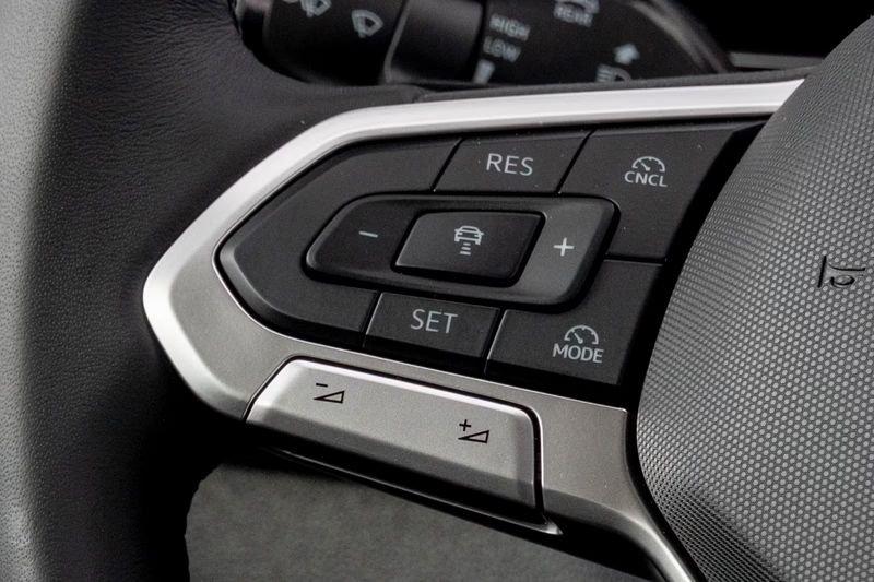 Volkswagen T-Roc 1.5 eTSI Life DSG NAVI LED CAMERA 2026