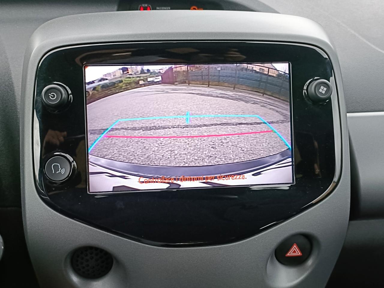 Toyota Aygo Connect 1.0 VVT-i 72 CV 5 porte x-play