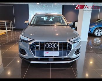 AUDI Q3 35 TDI quattro Business Advanced