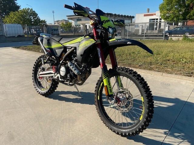 Fantic Motor XEF 125 COMPETION - 2024 SOLO 18 KM ( PARI AL NUOVO)