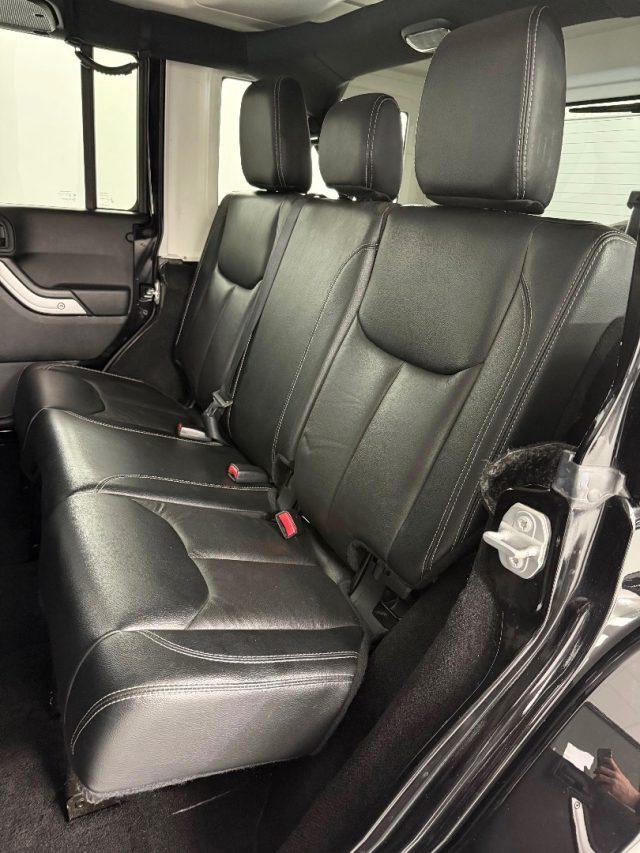 JEEP Wrangler Unlimited 2.8 CRD DPF Sahara Auto E6