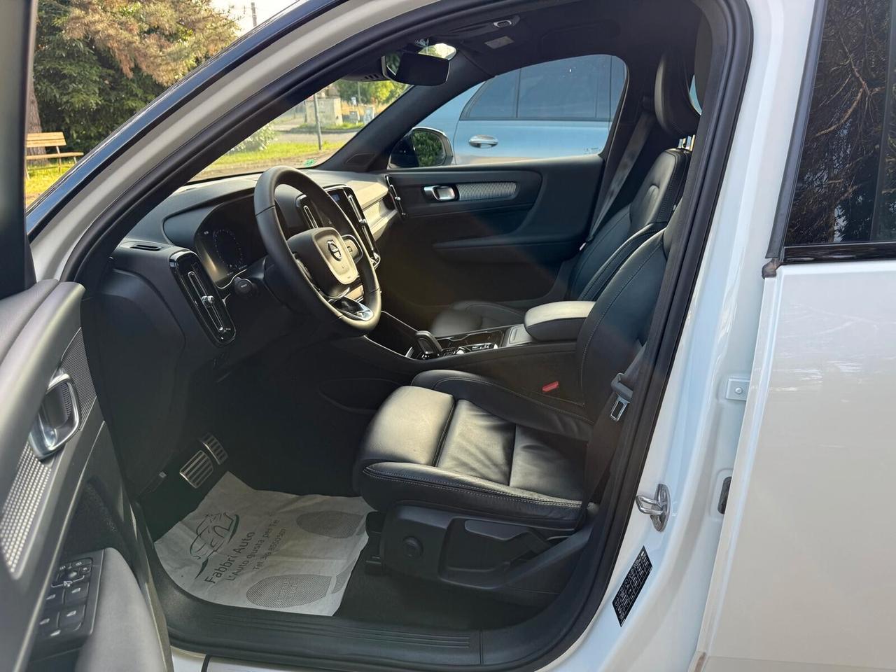 Volvo XC40 B4 AWD HYBRID Geartronic R-Design