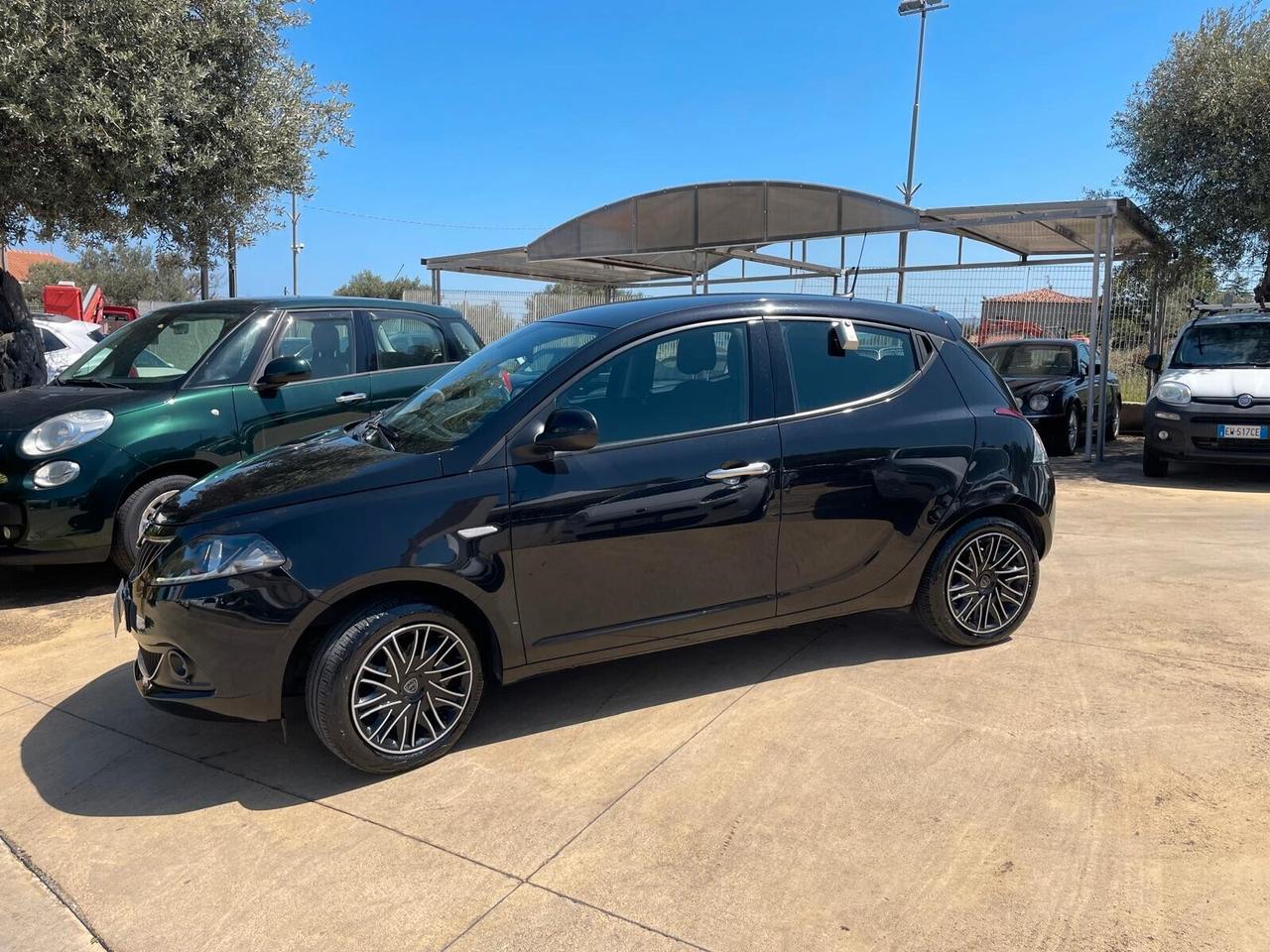 Lancia Ypsilon 1.0 FireFly S&S Hybrid Gold