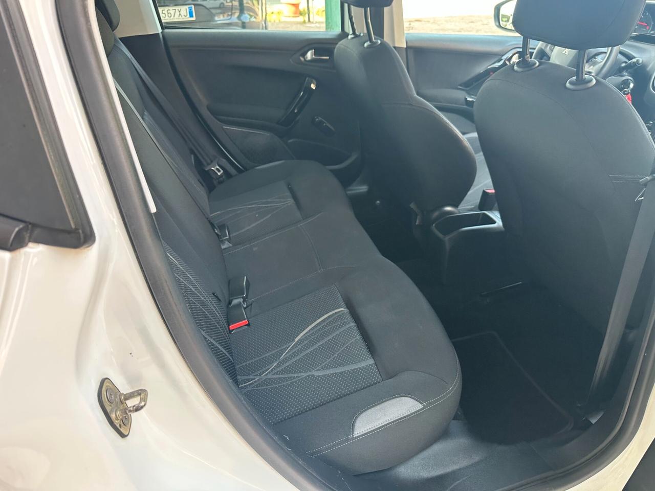 Peugeot 208 1.2 VTi 82 CV (12 RATE)