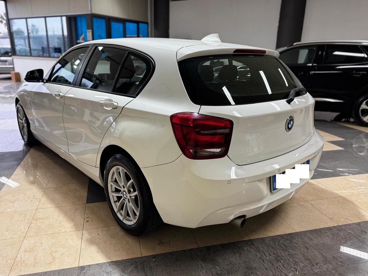 Bmw 116 116d 5p. Urban 2015