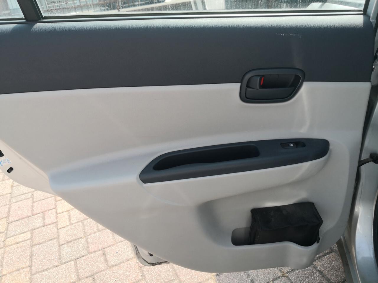 Hyundai Accent 1.4 benzina 5 porte 90milakm neopat