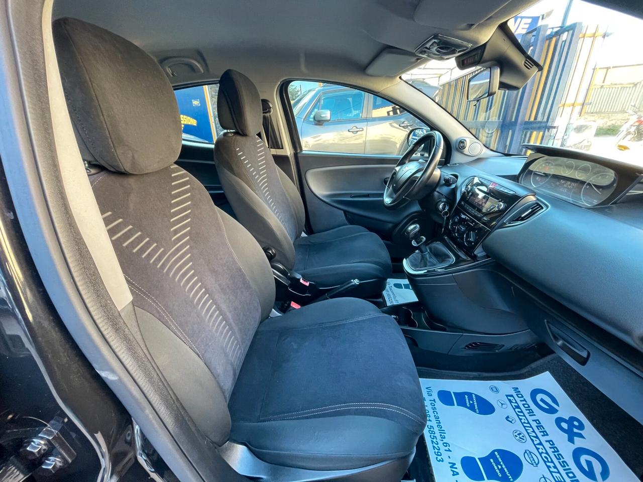 Lancia Ypsilon 1.2 69 CV Platinum EURO 5