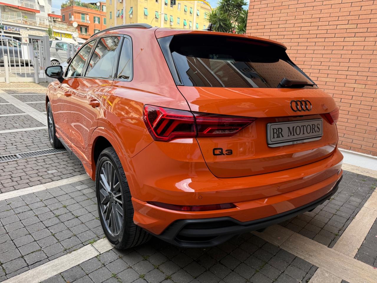 Audi Q3 35tfsi S line + Identity Black - SOLO 4.930Km !!
