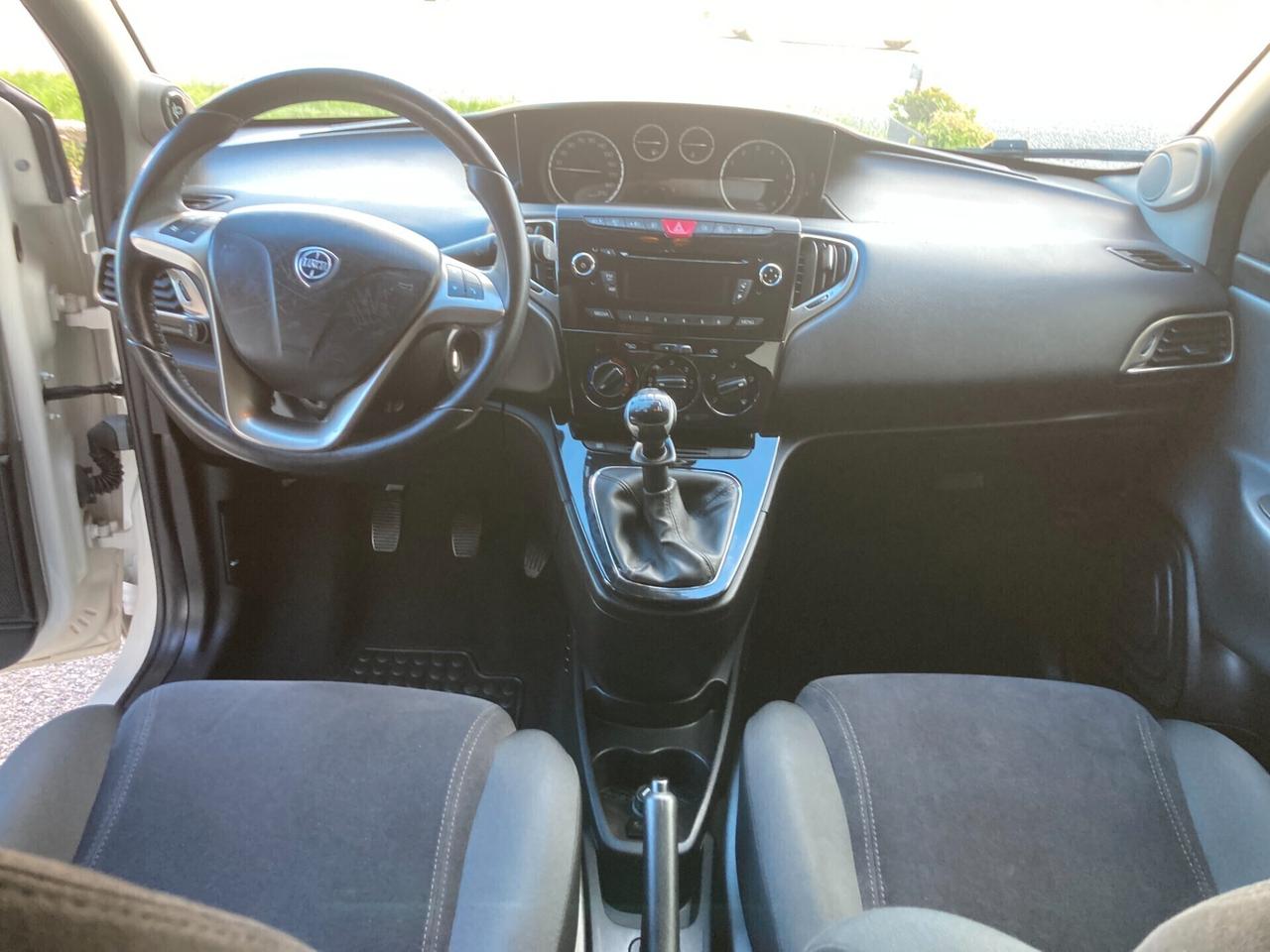 Lancia Ypsilon 1.2 69 CV 5 porte S&S Silver