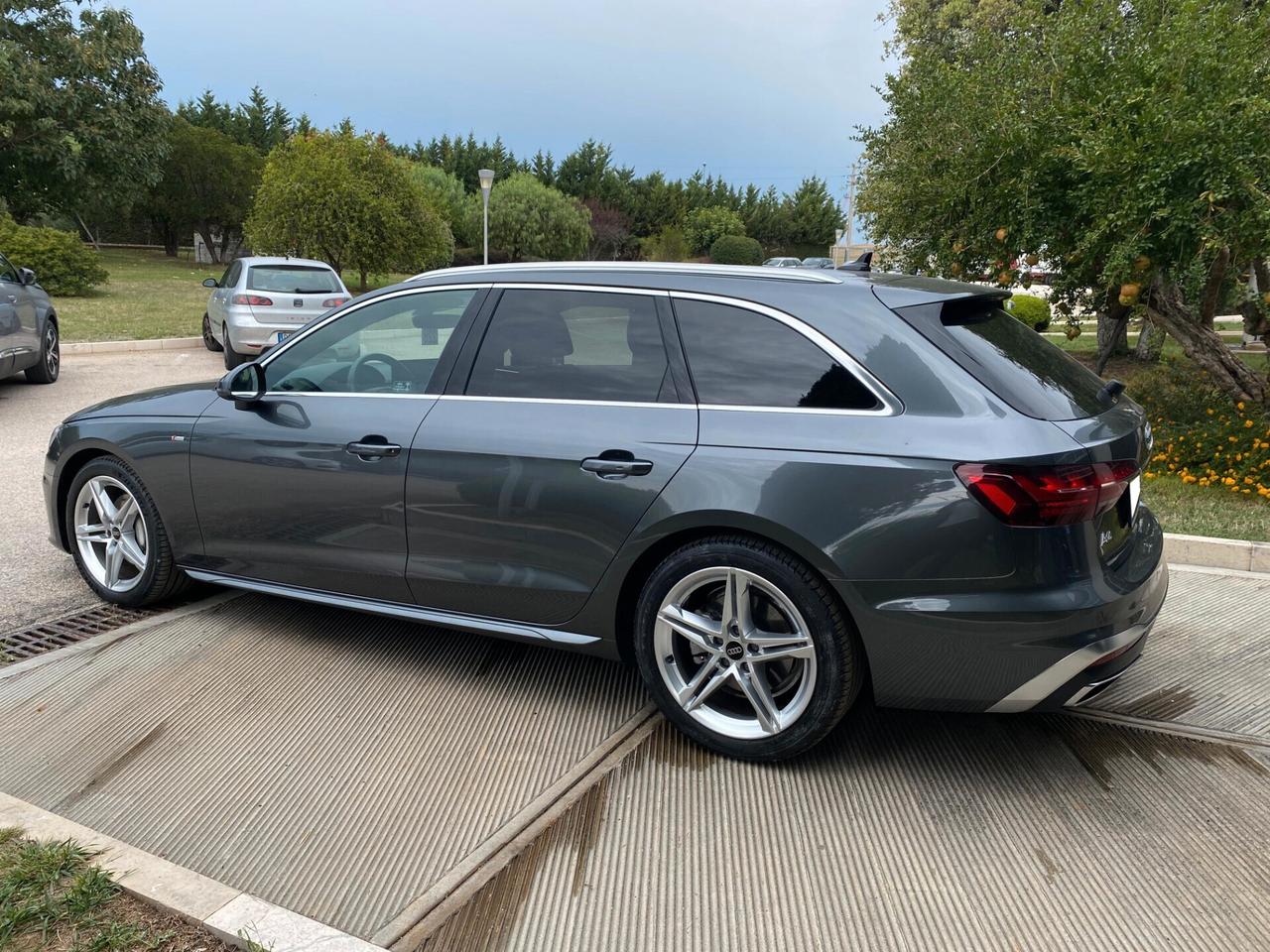 Audi A4 Avant 40 TDI quattro S tronic line edition
