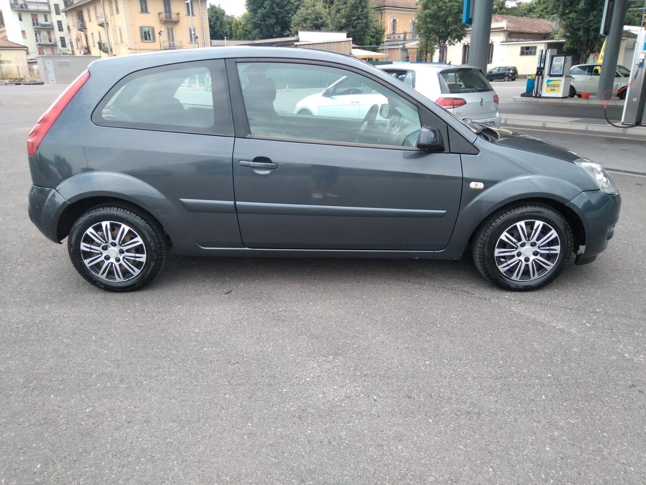 Ford Fiesta 1.2 16V 3p. Ghia x neopatentati