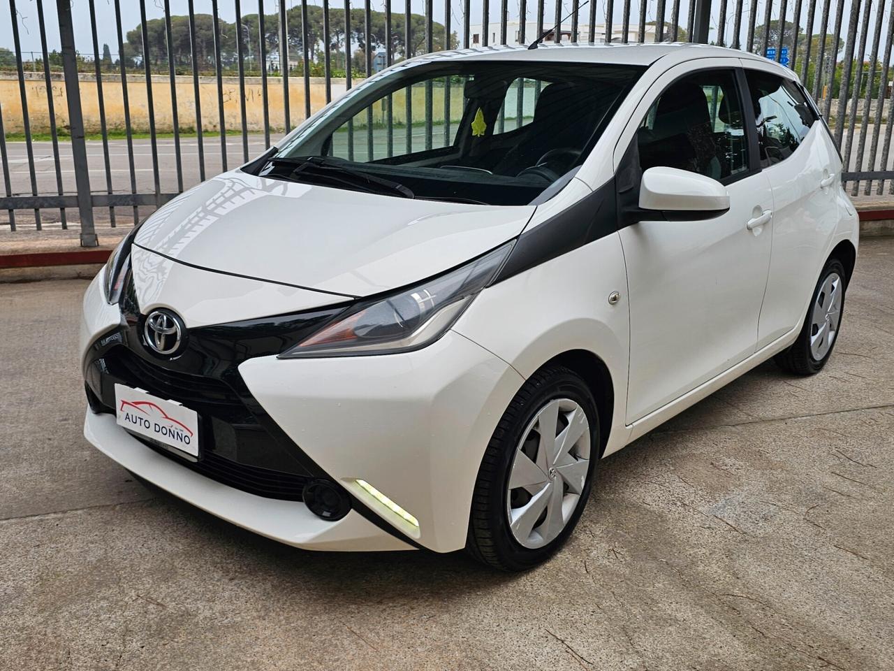 Toyota Aygo 1.0 VVT-i 69 CV 5 porte x-play