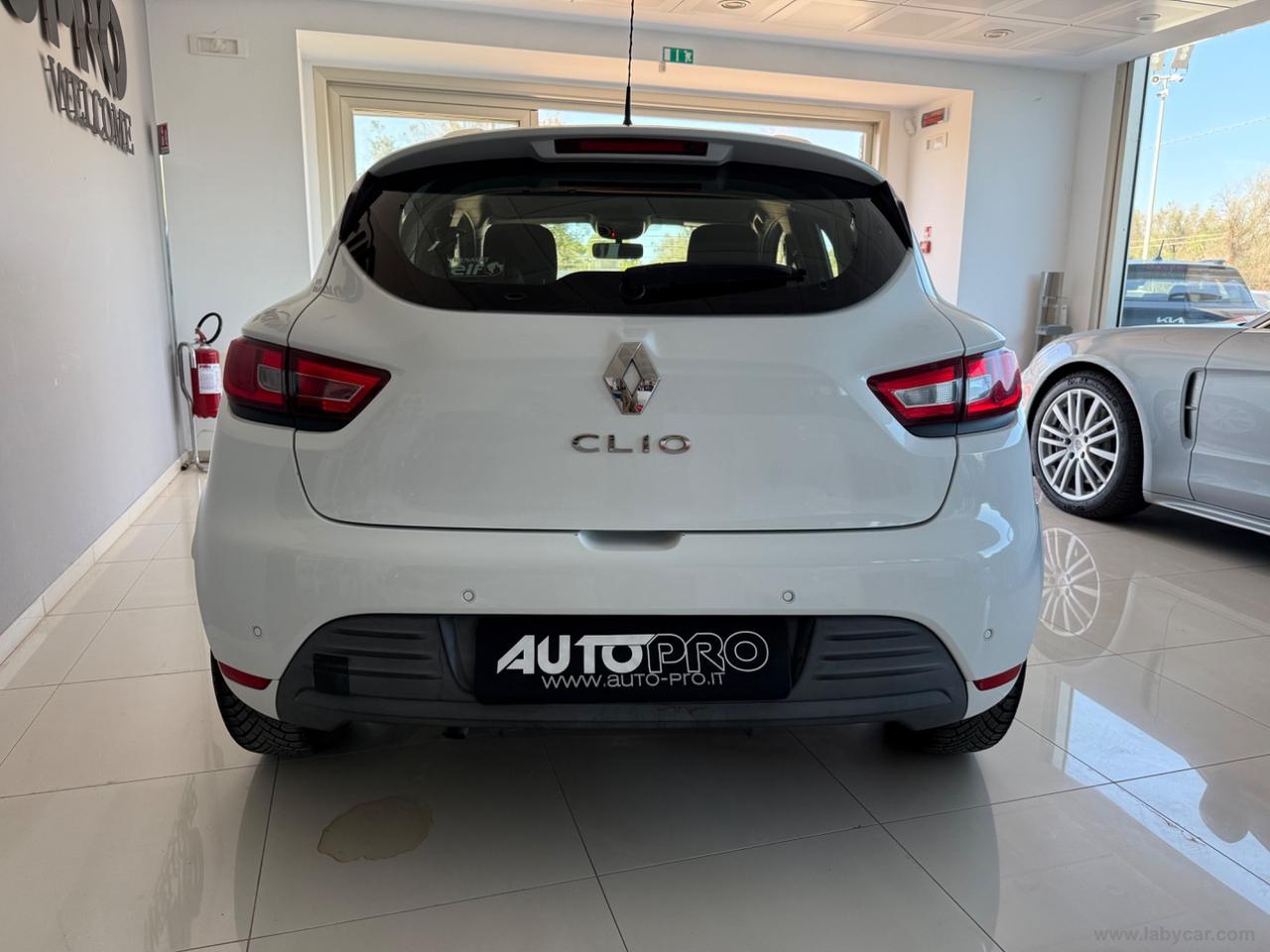 RENAULT Clio dCi 8V 75CV 5p. Moschino Zen