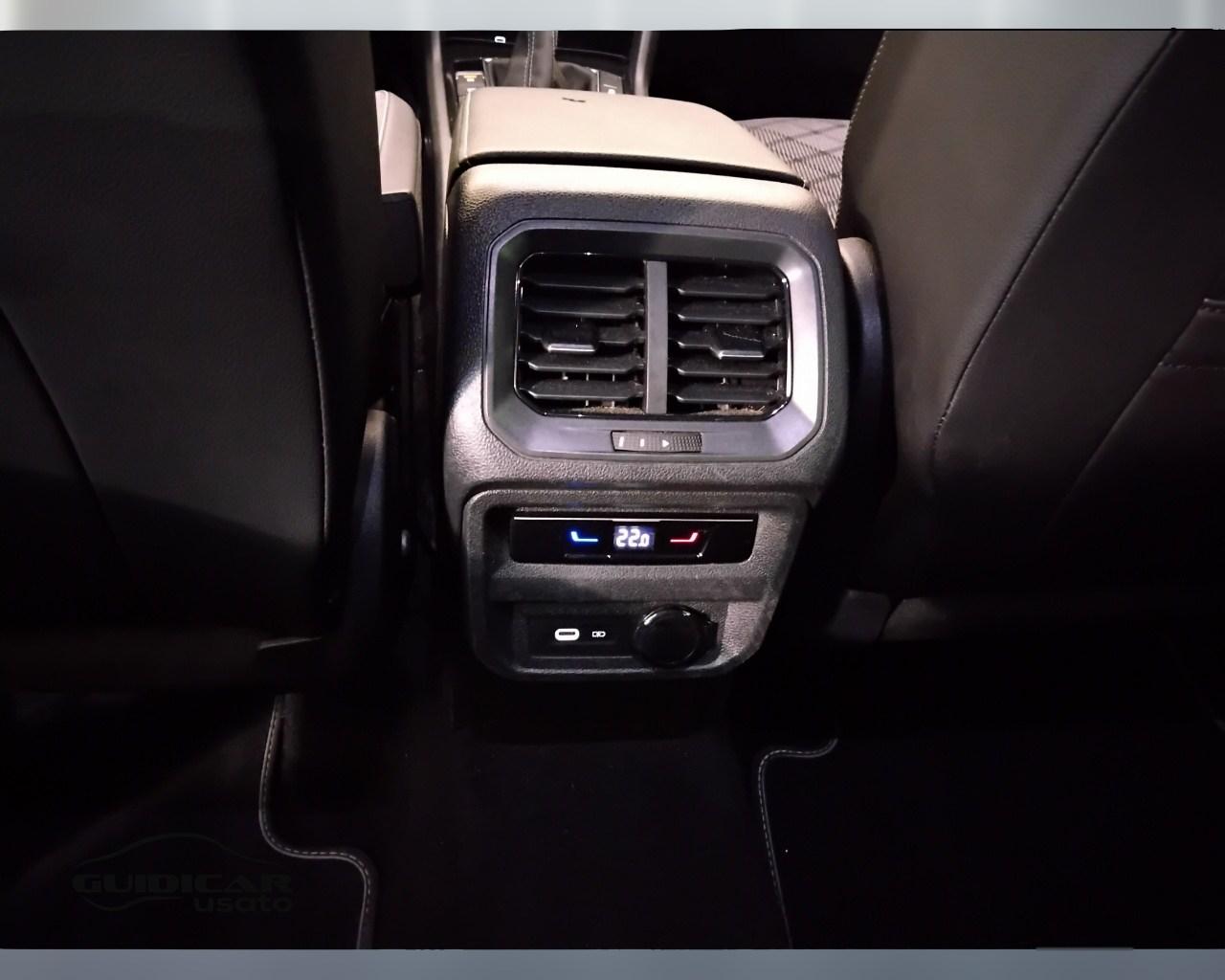 VOLKSWAGEN Tiguan II 2021 - Tiguan 2.0 tdi R-Line 150cv dsg