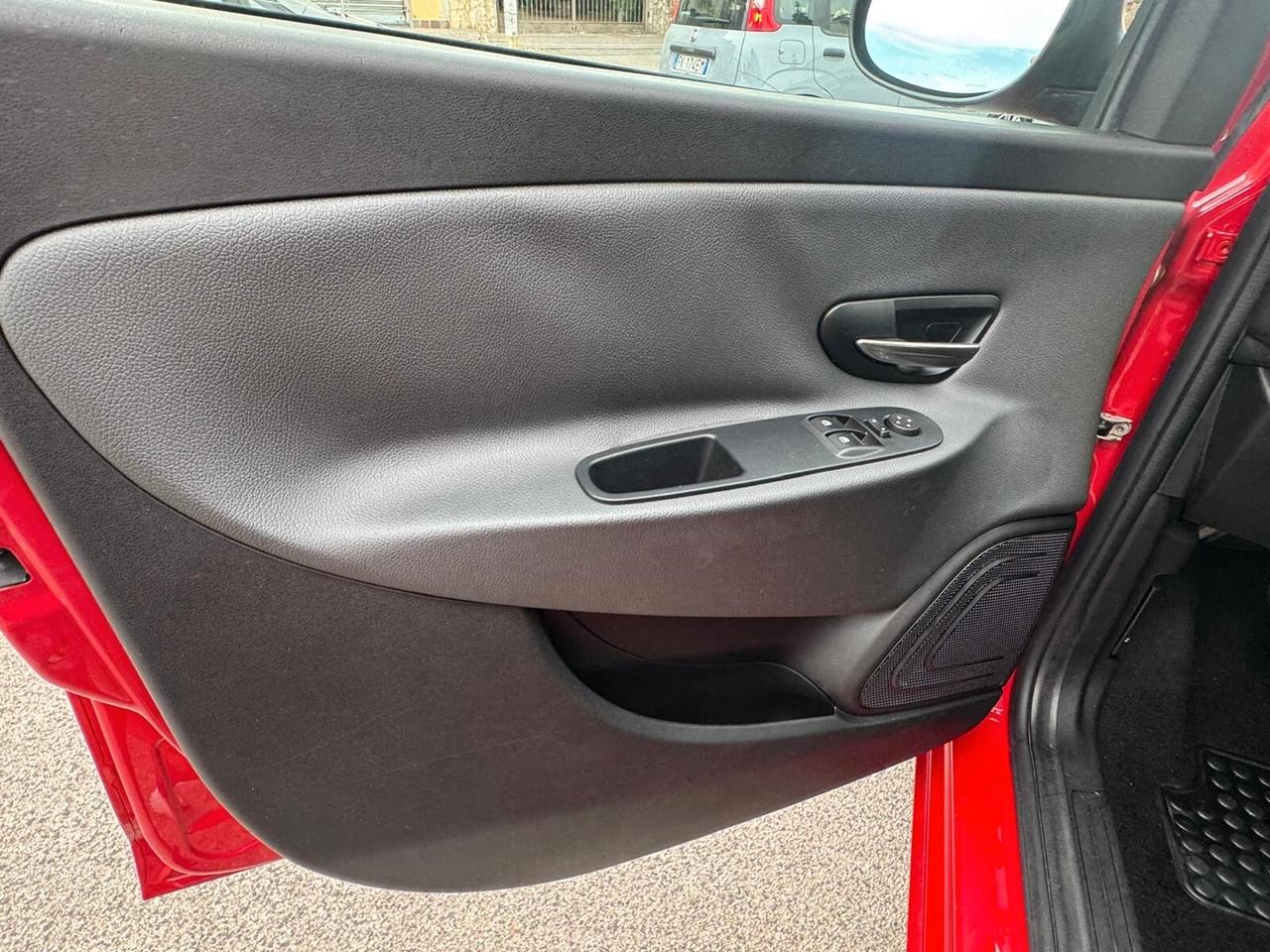 Lancia Ypsilon 0.9 TwinAir 85 CV 5 porte Metano Ecochic Silver
