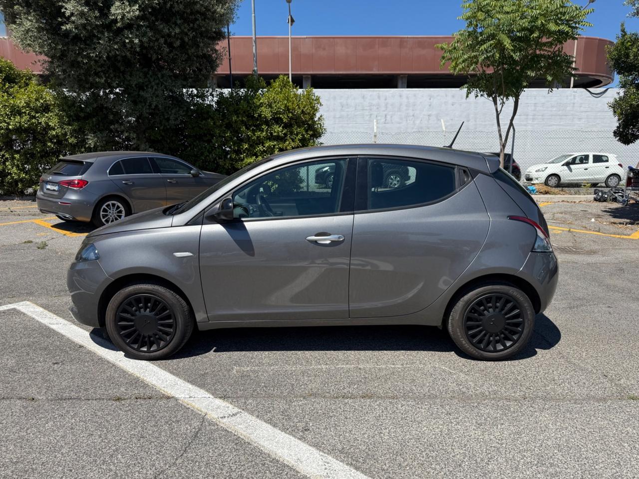 Lancia Ypsilon 1.0 FireFly 5 porte S&S Hybrid Ecochic Silver