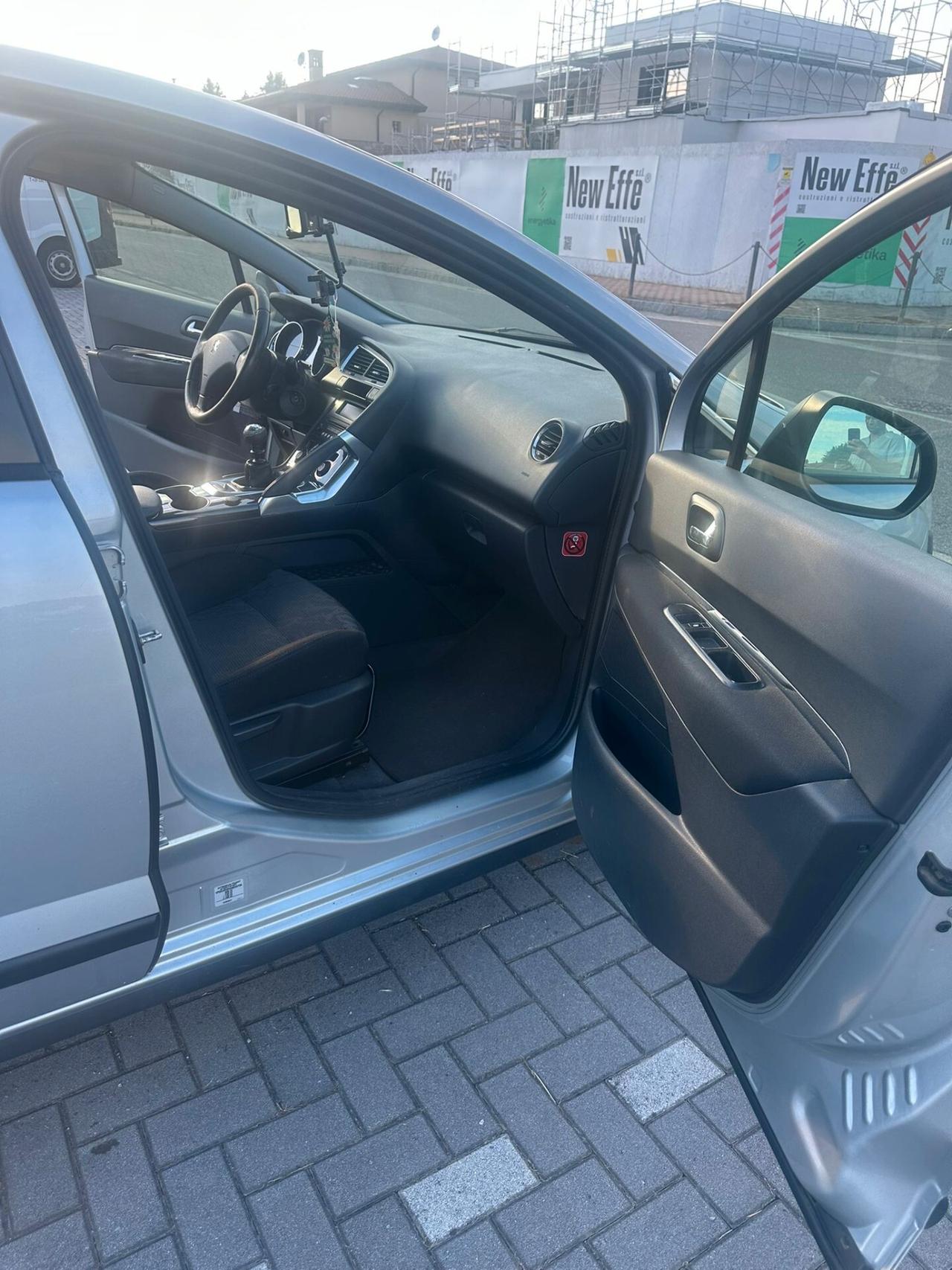 Peugeot 3008 1.6 HDi 110CV cambio robotizzato Premium