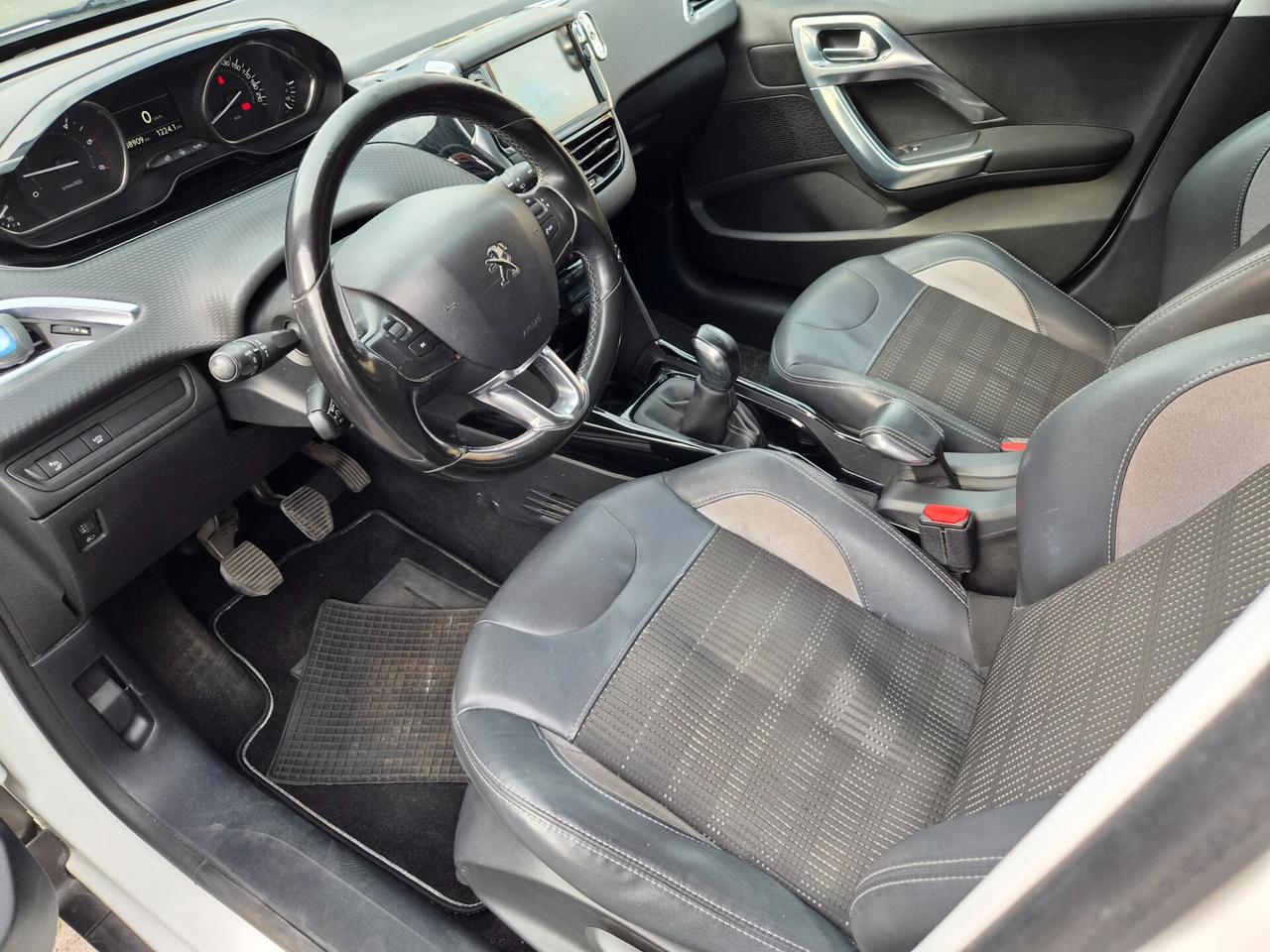 Peugeot 2008 BlueHDi 100 Black Matt