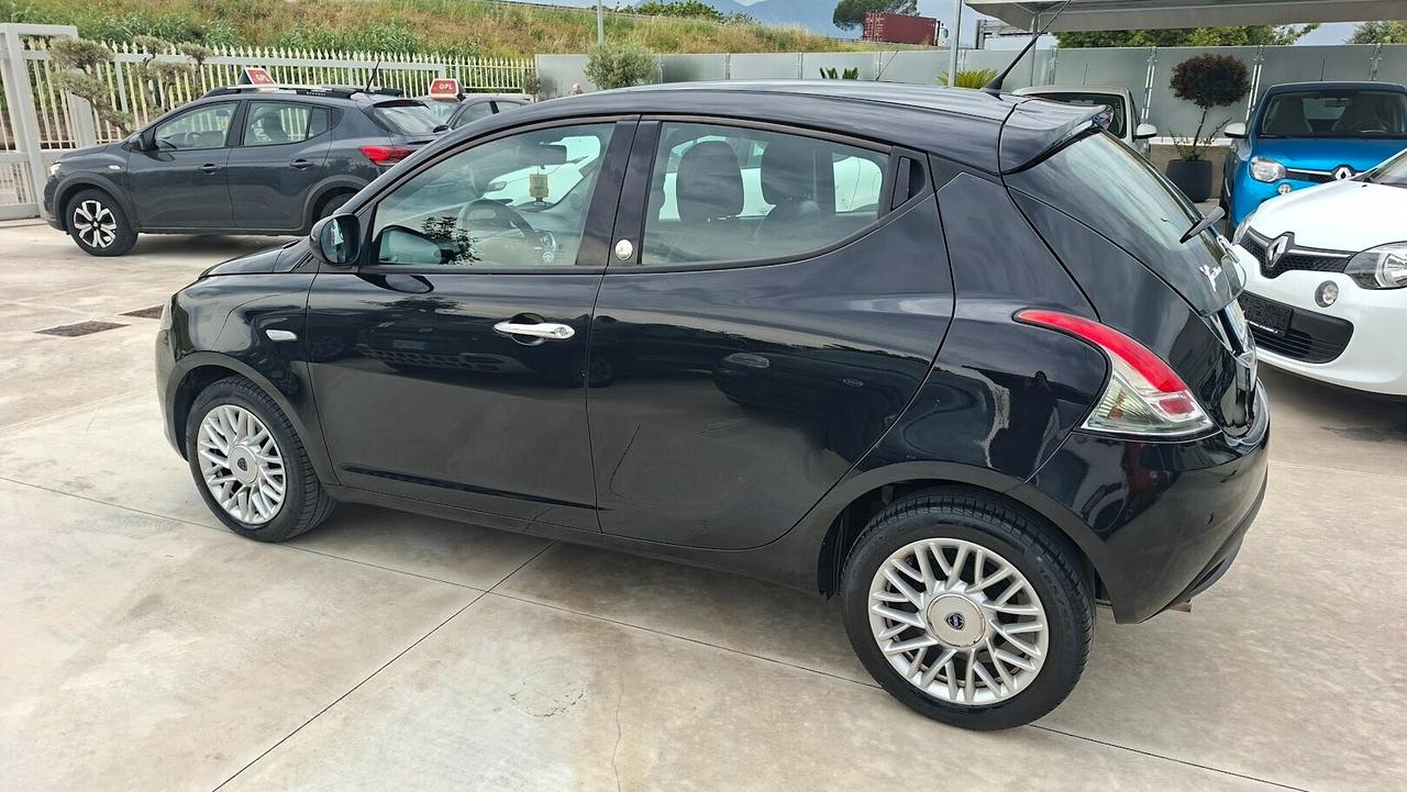 Lancia Ypsilon 1.2 69 CV GPL di serie Ecochic Gold