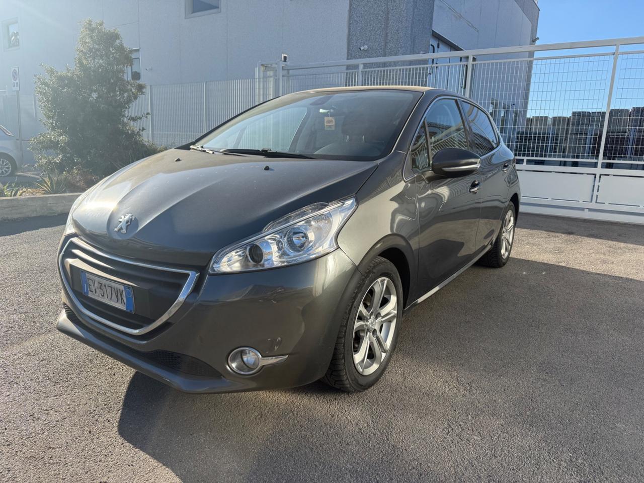 Peugeot 208 1.4 HDi 68 CV 5 porte Allure