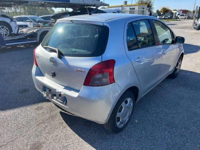 TOYOTA Yaris 1.0 5 porte