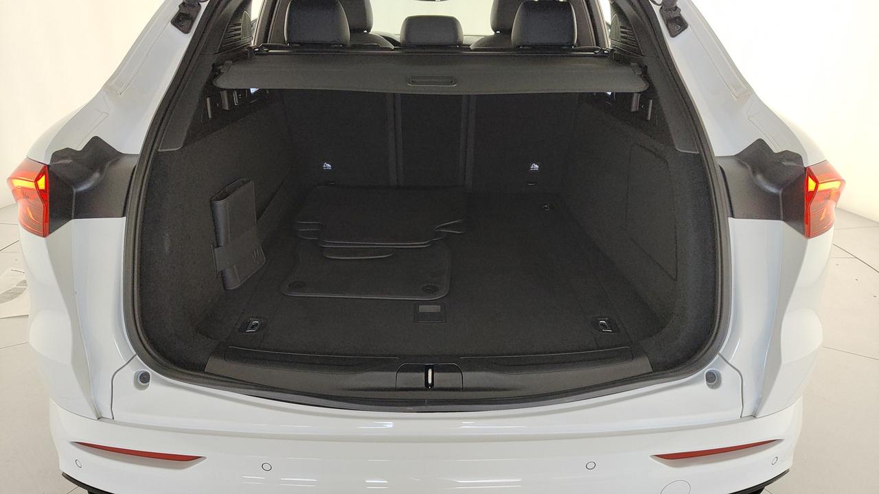 MASERATI Grecale GT Hybrid 300 My23 Nerissimo Package