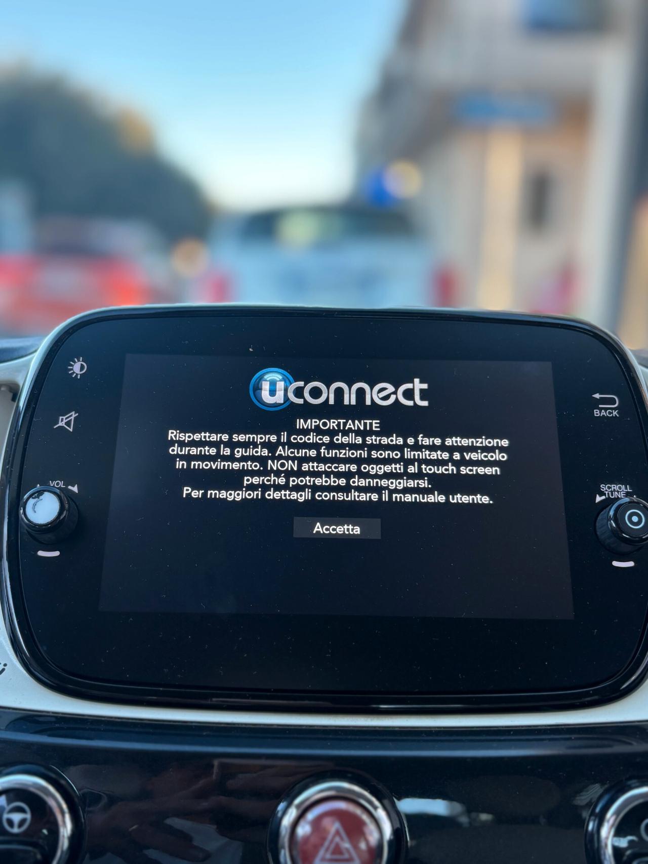 Fiat 500 1.0 hybrid Dolcevita 70cv adatta per NEO PATENTATI,CON BLOCK SHAFT,U-CONNECT,ANDROID AUTO,SCHERMO TO