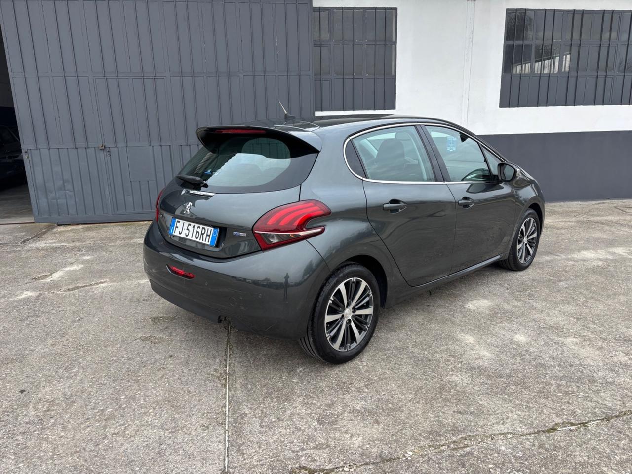 Peugeot 208 1.2 benzina. Neopatentati. Garanzia