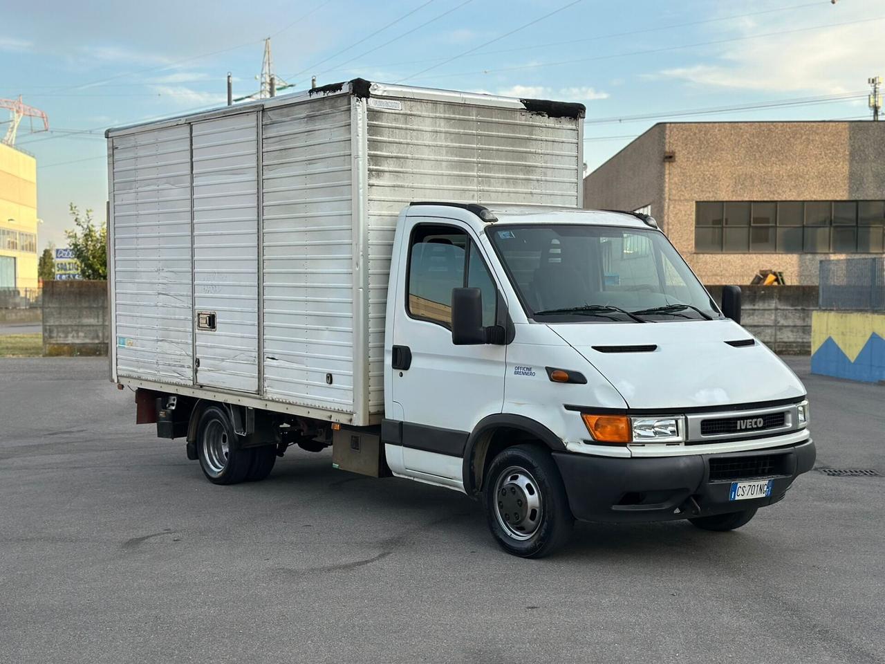 IVECO CON PEDANA IDRAULICA