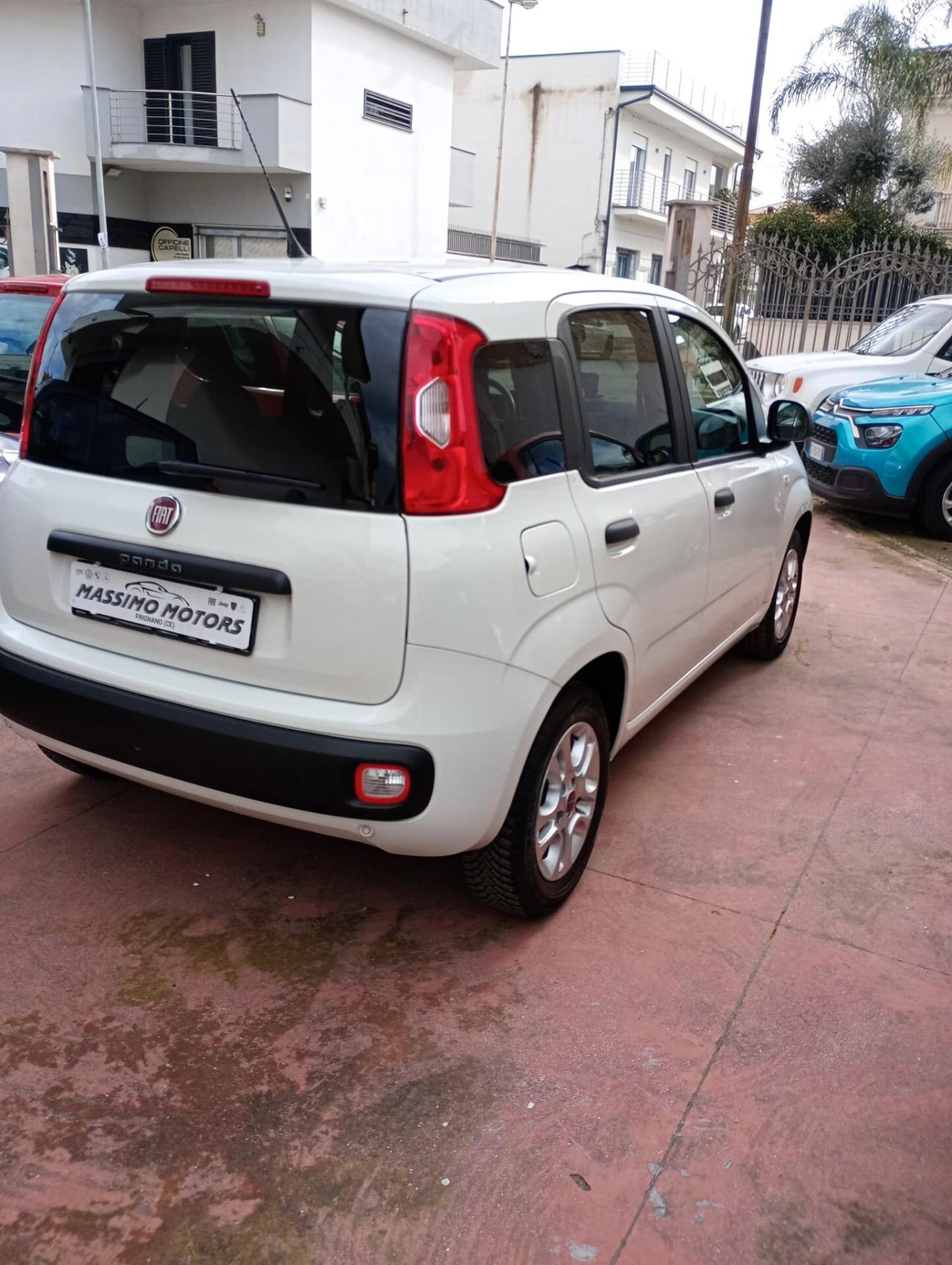 Fiat Panda 1.2 Lounge uconnect,pari al nuovo.