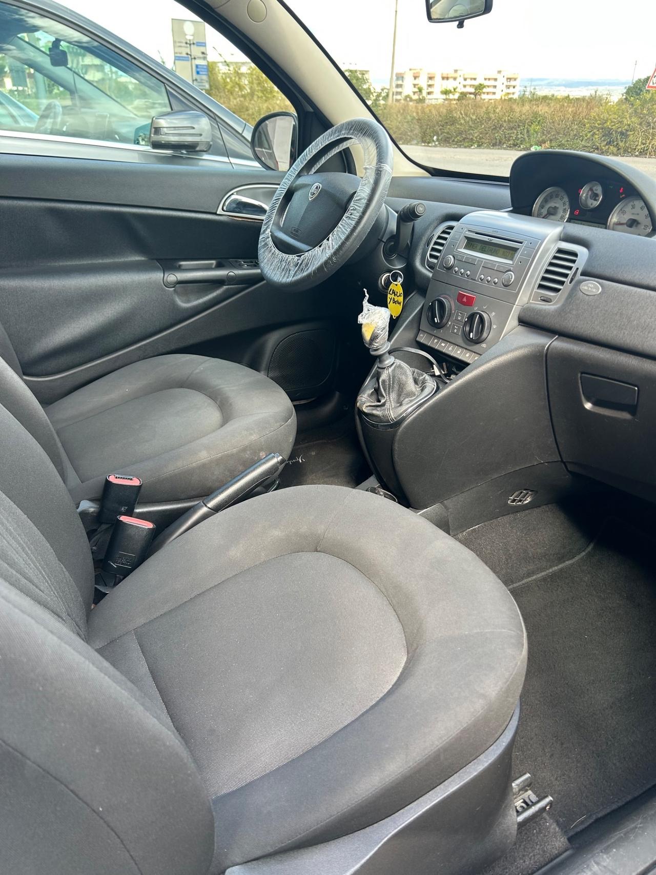 Lancia Ypsilon 1.2 69 CV Unyca