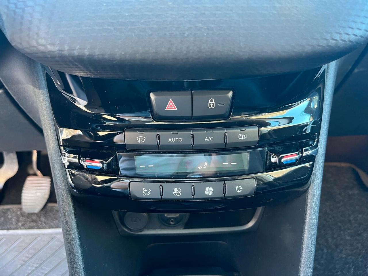 Peugeot 2008 BlueHDi 120 S&S Féline