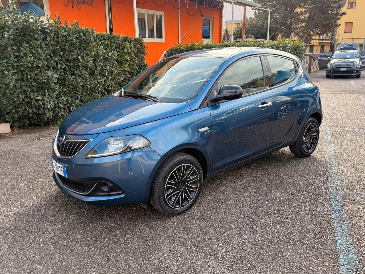 Lancia Ypsilon 1.0 FireFly 5 porte S&S Hybrid Silver