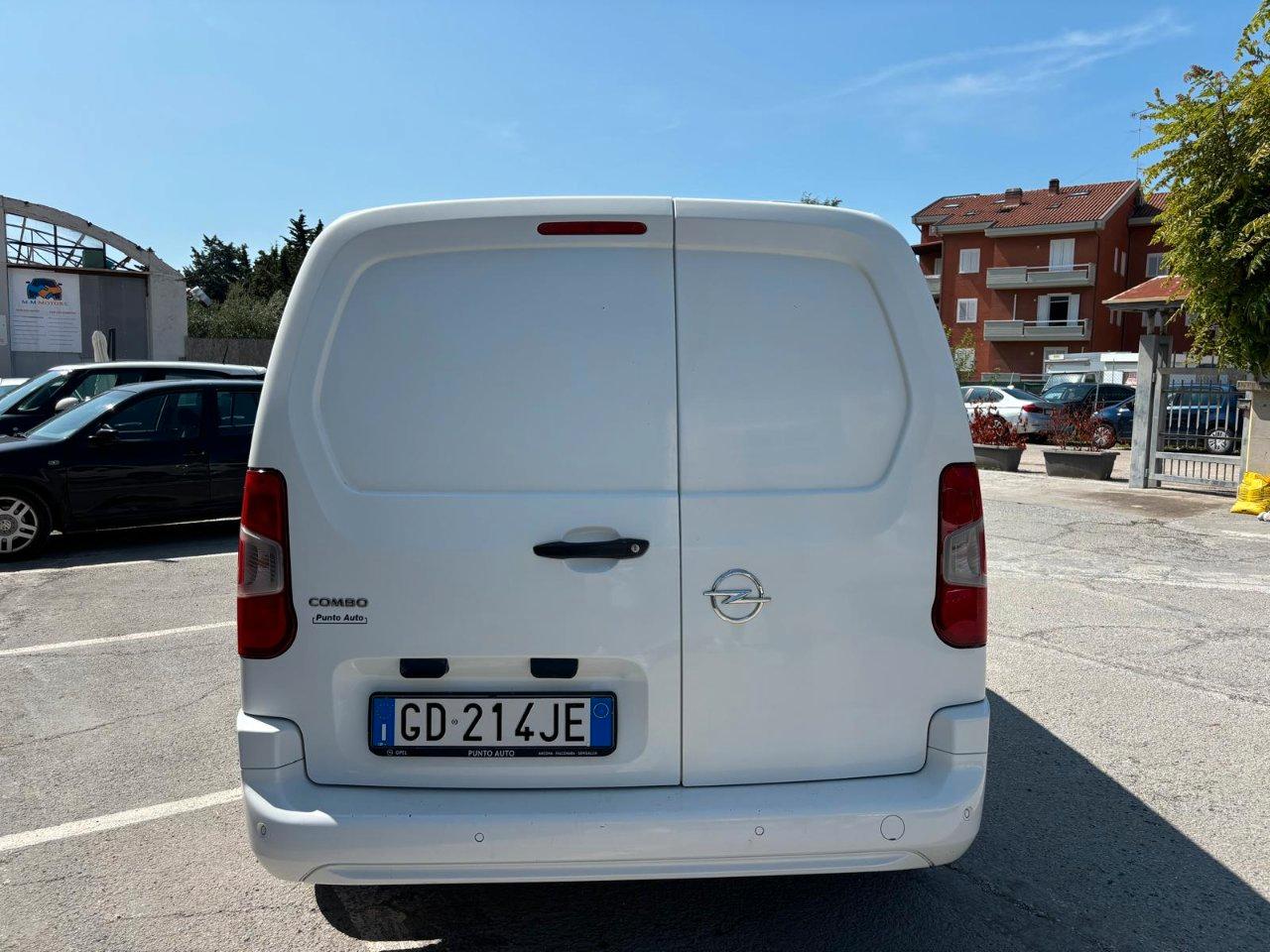 OPEL Combo cargo 1.5d 100cv L2H1 Essentia mt6 IVA ESPOSTA
