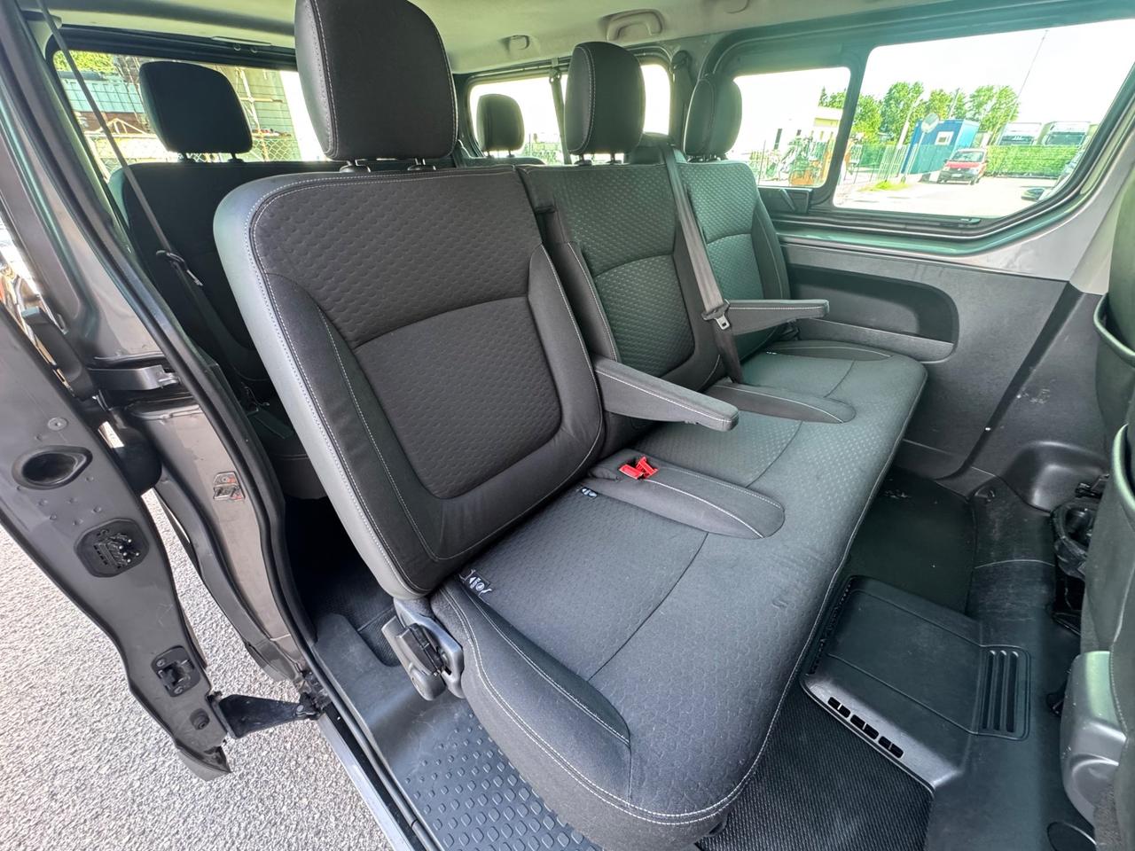 Opel Vivaro 9 posti