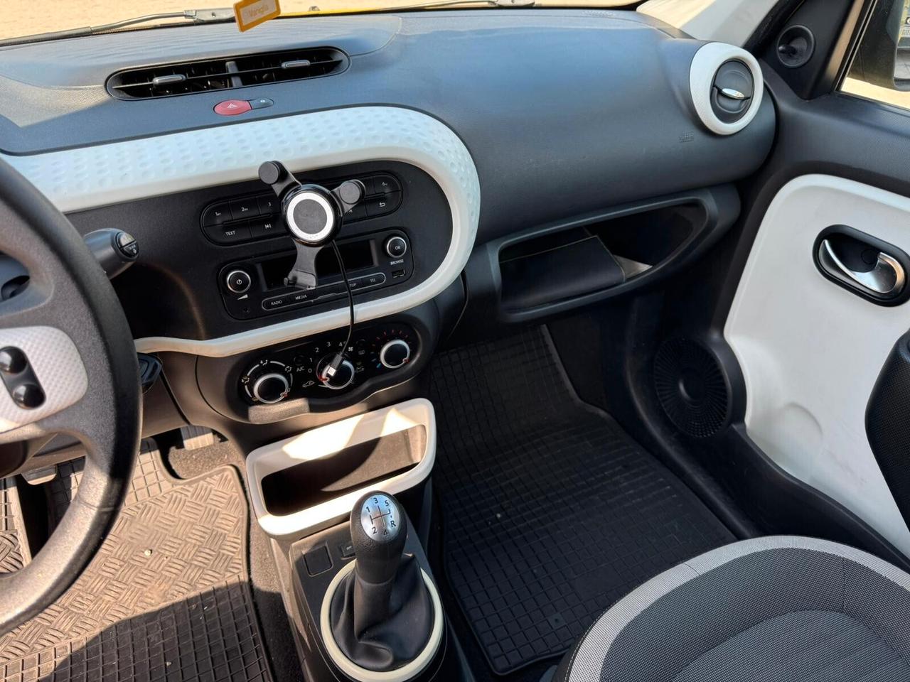 Renault Twingo Piccola, Gialla e Pronta a Tutto
