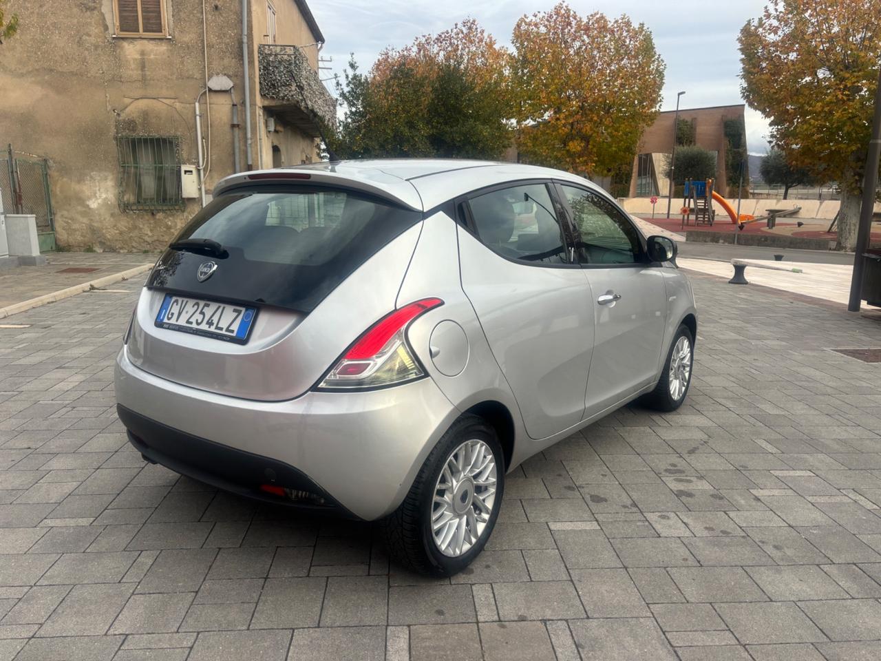 Lancia Ypsilon 1.2 69 CV 5 porte Gold