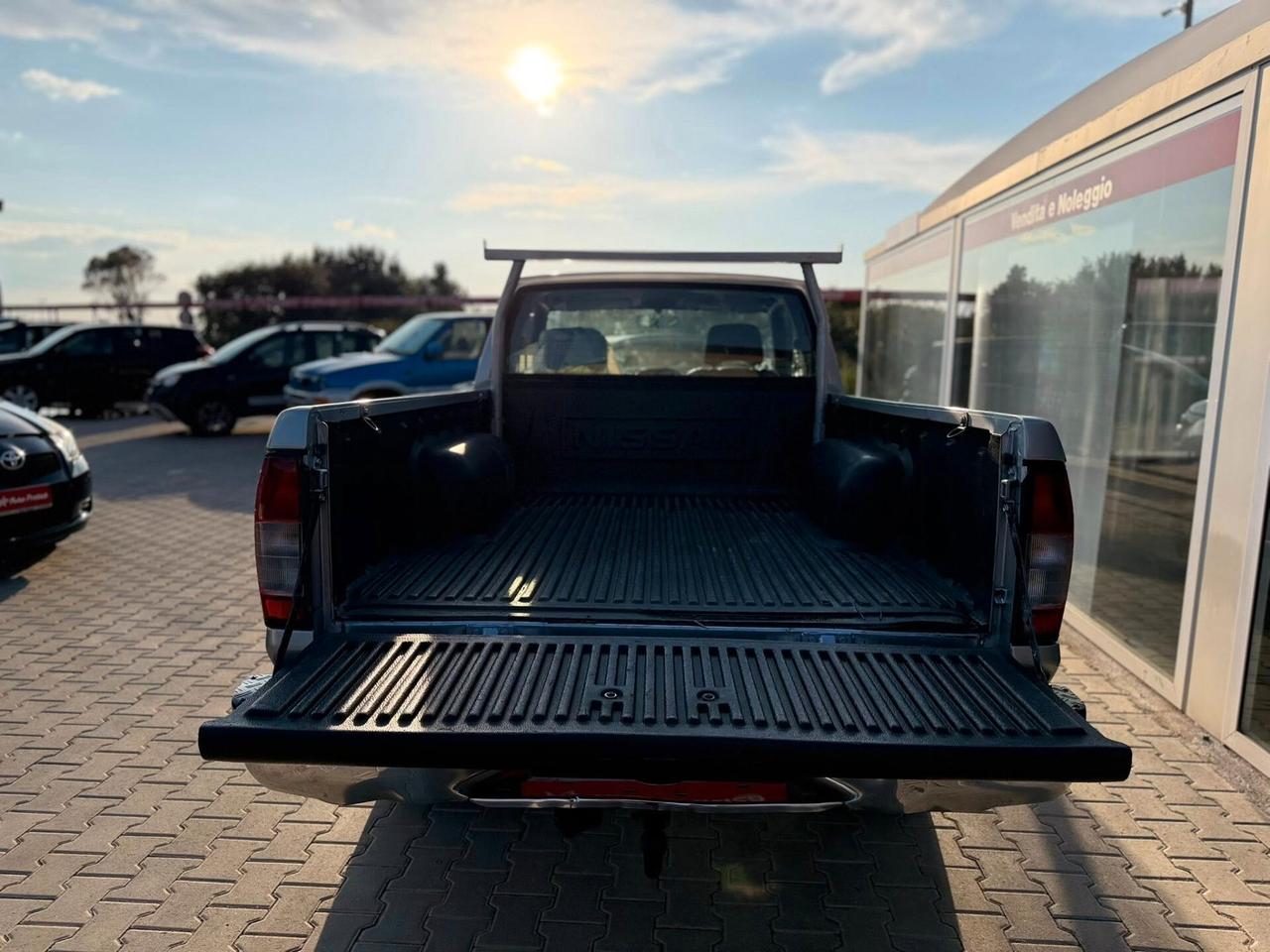Nissan King Cab 2.5 Diesel 2 porte con gancio di traino