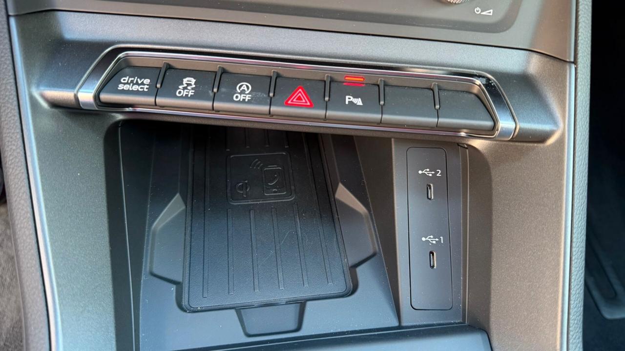 AUDI Q3 SPB 35 TDI IDENTITY BLACK KM0 2023 TETTO APRIBILE