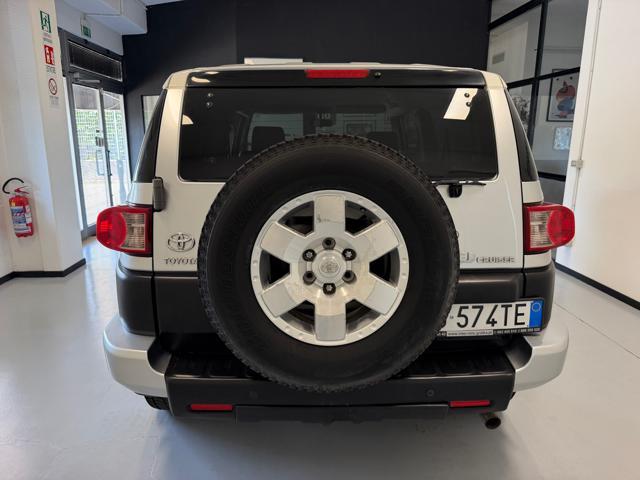 TOYOTA FJ Cruiser 2 WD