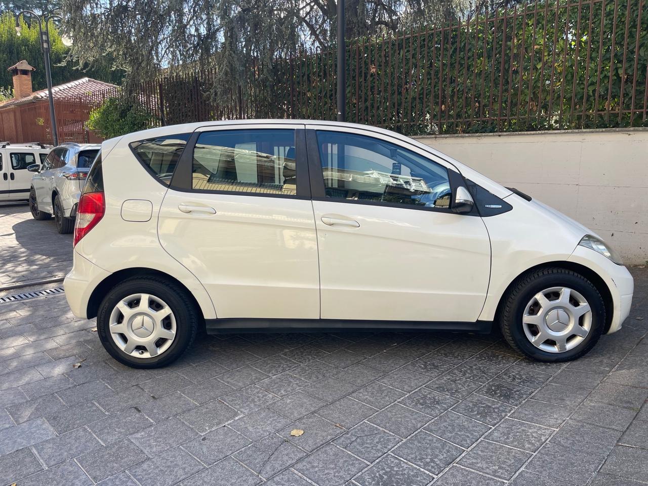 Mercedes-benz A 150 BlueEFFICIENCY Coupé Elegance