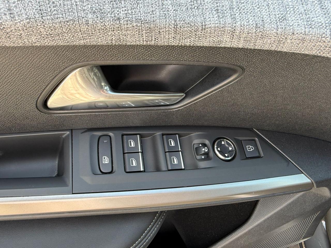 Peugeot 3008 2025 Hybrid 145 e-DCS6 GT 26000KM